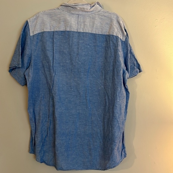 Banana Republic Seersucker and Linen Short Sleeve Button Up​​ - Picture 3 of 3